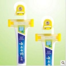 家居必備牙膏器是巧夫人牙膏小伙伴，牙膏擠壓器吸盤(pán)掛鉤伴侶